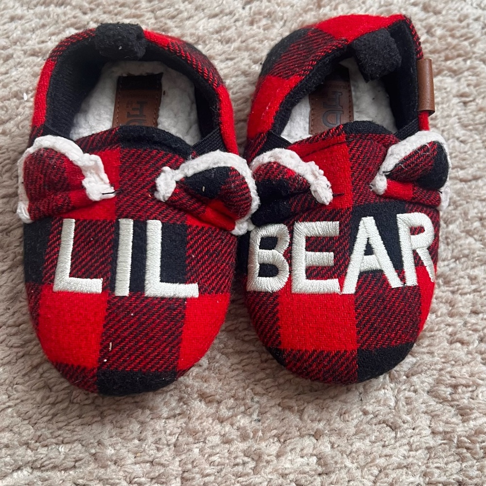 Red and Black Dearfoam Plaid Kids Slippers